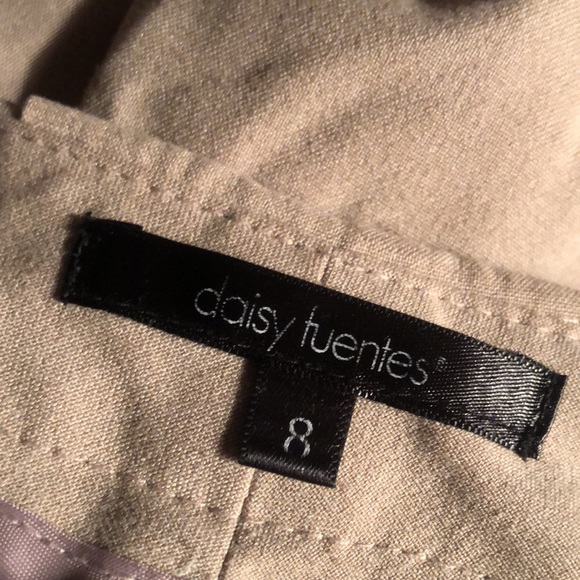 Tan khaki Daisy Fuentes sz 8 Capri pants - Picture 6 of 8